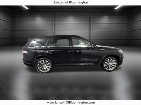 New 2026 Lincoln Aviator AWD image 11
