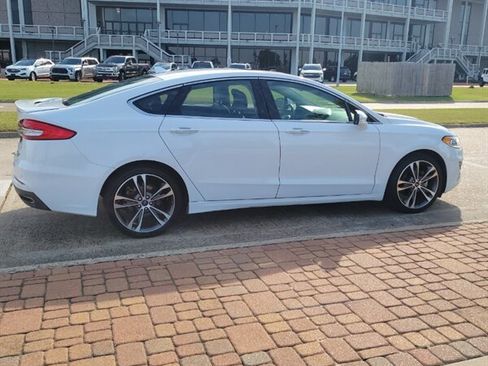 Used 2019 Ford Fusion Titanium image 4