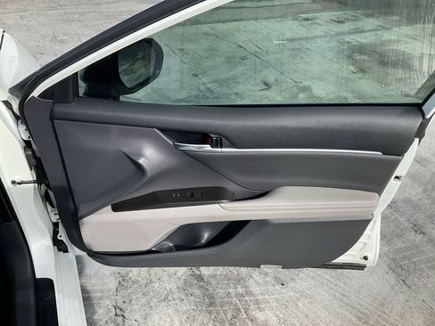 Used 2021 Toyota Camry XLE image 27