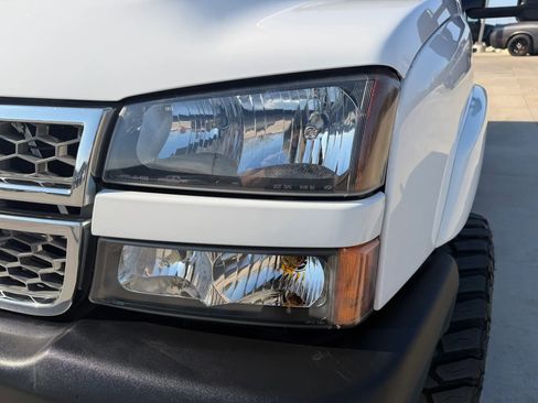 Used 2005 Chevrolet Silverado 2500 LS w/ Heavy-Duty Power Package image 62