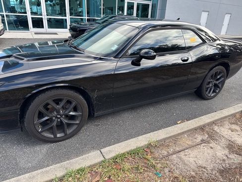 Used 2019 Dodge Challenger SXT w/ Driver Convenience Group image 1