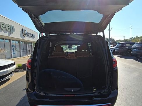 New 2026 Chrysler Pacifica Pinnacle w/ Trailer Tow Group image 16