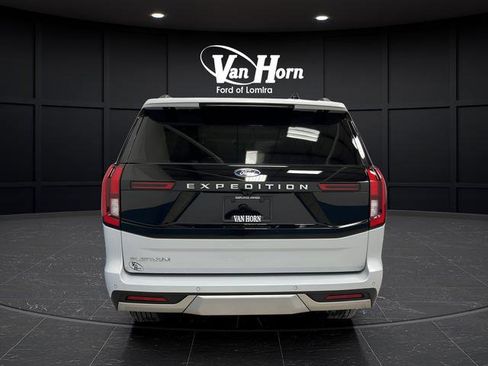 Used 2025 Ford Expedition Platinum image 4