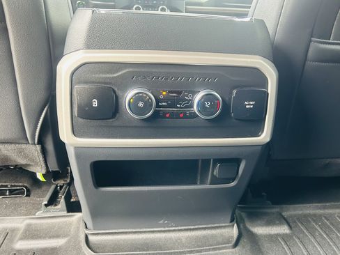 Used 2023 Ford Expedition Limited RWD image 15