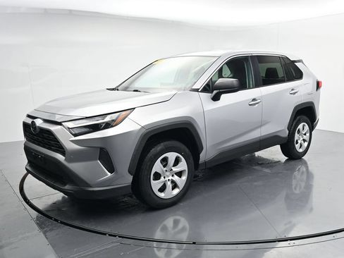 Used 2024 Toyota RAV4 LE AWD/4WD image 4