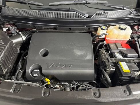 Used 2023 Chevrolet Traverse LT FWD image 11