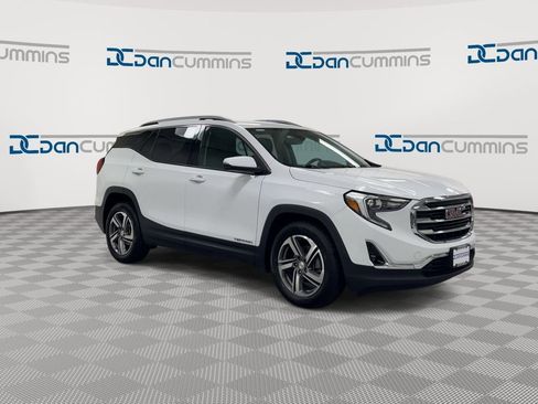 Used 2021 GMC Terrain SLT image 2