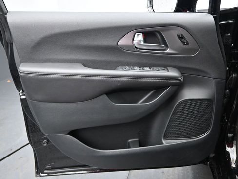 New 2026 Chrysler Pacifica Select image 22