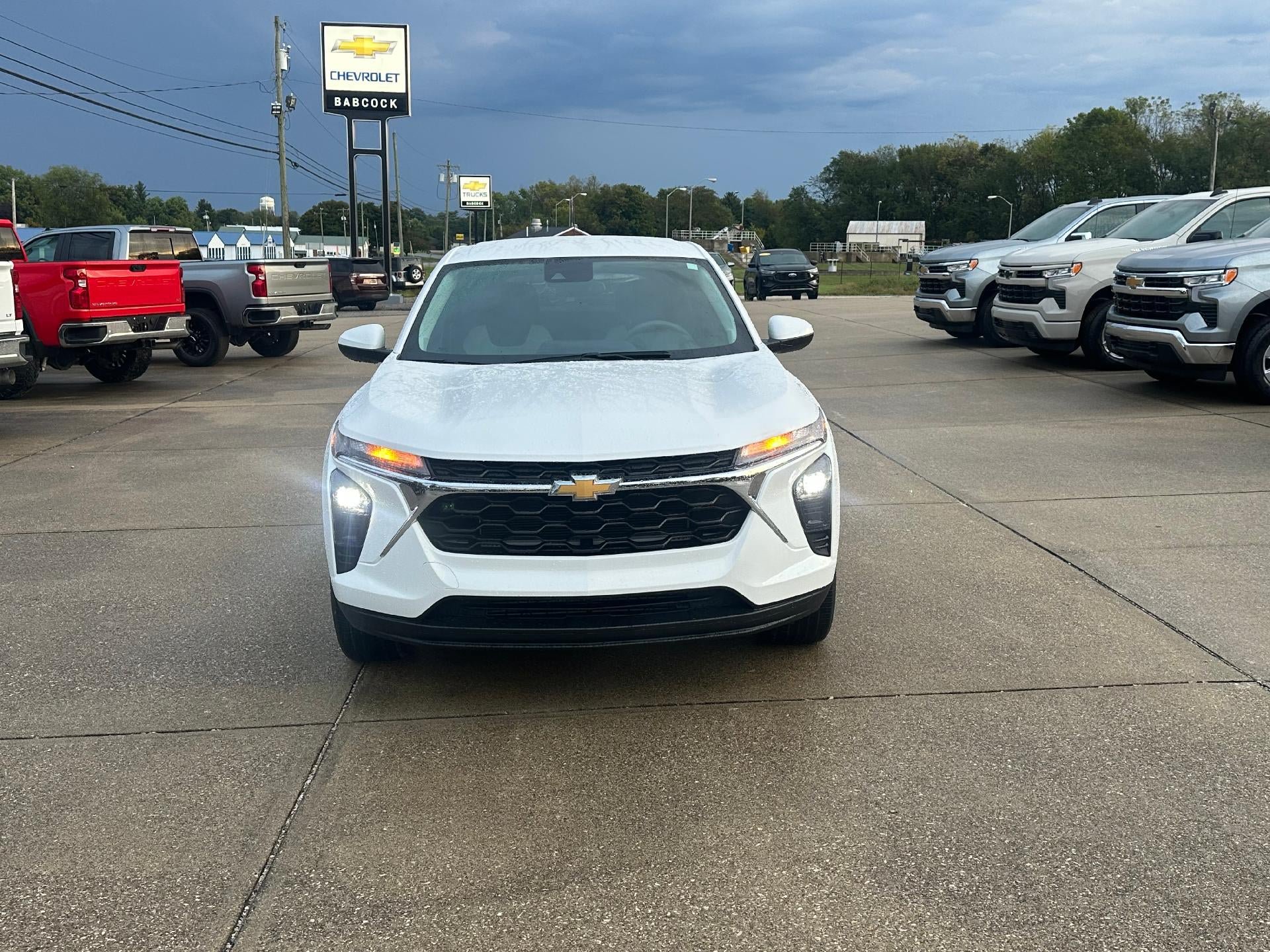 Used 2024 Chevrolet Trax LS w/ LS Convenience Package FWD image 2