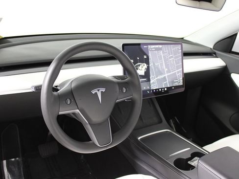 Used 2021 Tesla Model Y Long Range image 7