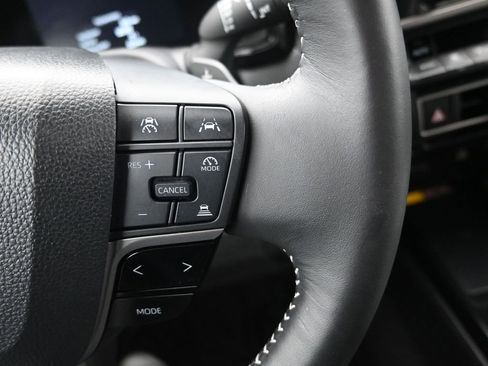 Used 2025 Toyota Camry SE image 18