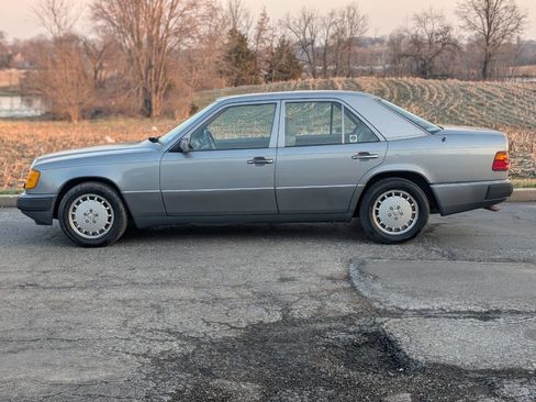 Used 1991 Mercedes-Benz 300 E 3.0 image 6
