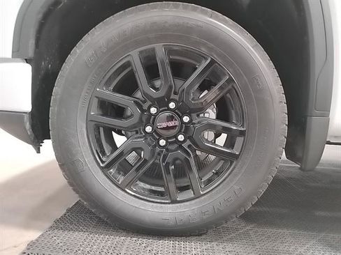 New 2025 GMC Sierra 1500 Elevation image 11