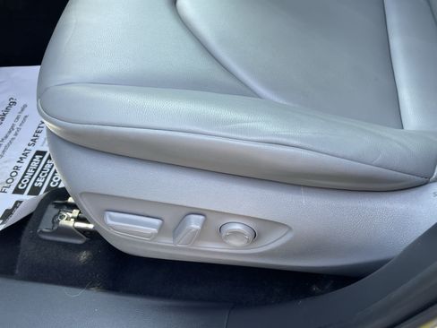 Used 2023 Toyota Highlander XLE FWD image 18