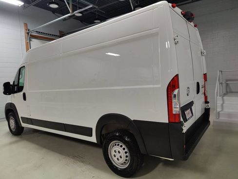 Used 2024 RAM ProMaster 2500 w/ Convenience Group FWD image 17