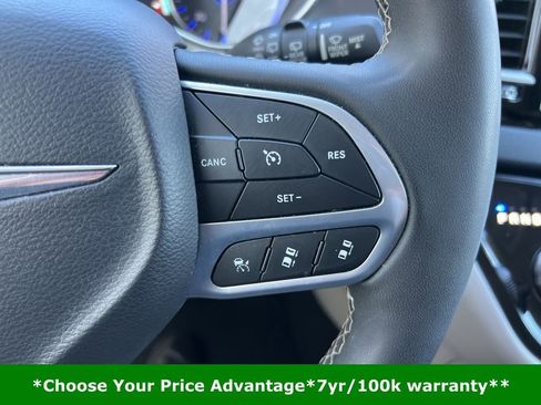 Certified 2023 Chrysler Pacifica Touring-L image 54