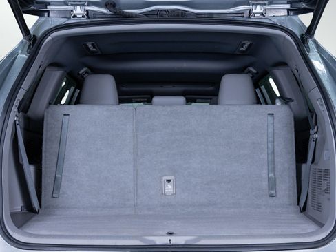 Used 2018 Toyota Highlander XLE image 8