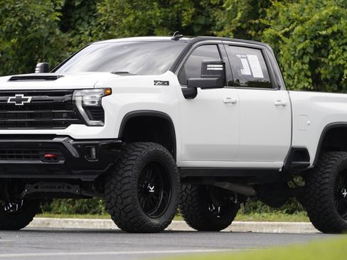 Used 2025 Chevrolet Silverado 2500 LTZ w/ LTZ Plus Package AWD/4WD image 40