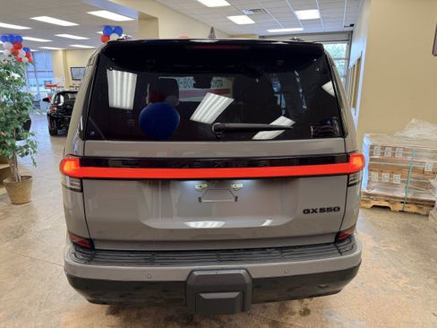 Used 2025 Lexus GX 550 w/ Accessory Package (2T) AWD/4WD image 22