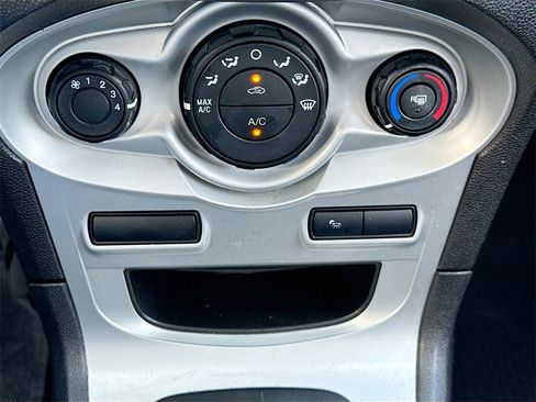 Used 2018 Ford Fiesta SE image 17