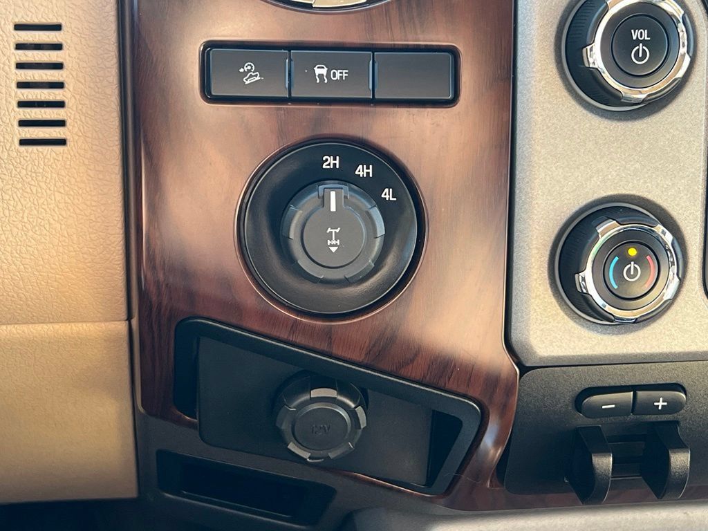 Used 2013 Ford F250 Lariat w/ Chrome Pkg AWD/4WD image 28