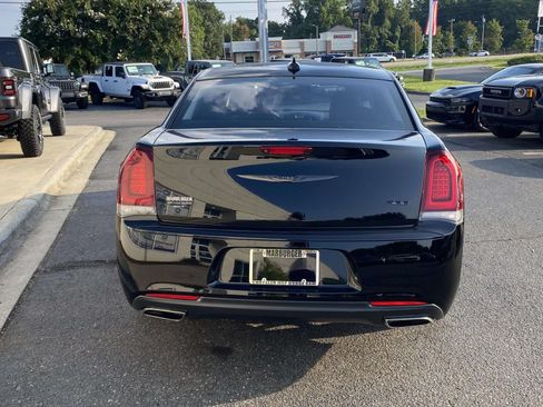 Used 2021 Chrysler 300 Touring w/ Sport Appearance Package RWD image 8