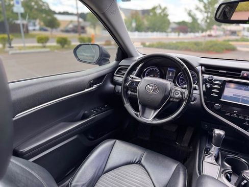 Used 2019 Toyota Camry SE w/ Convenience Package FWD image 10