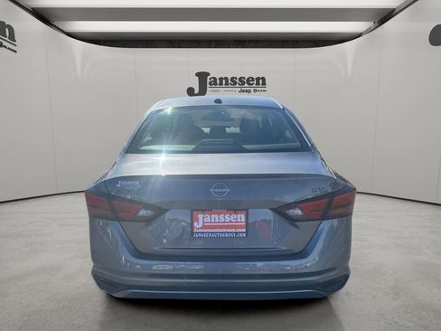 Used 2024 Nissan Altima 2.5 SV image 3