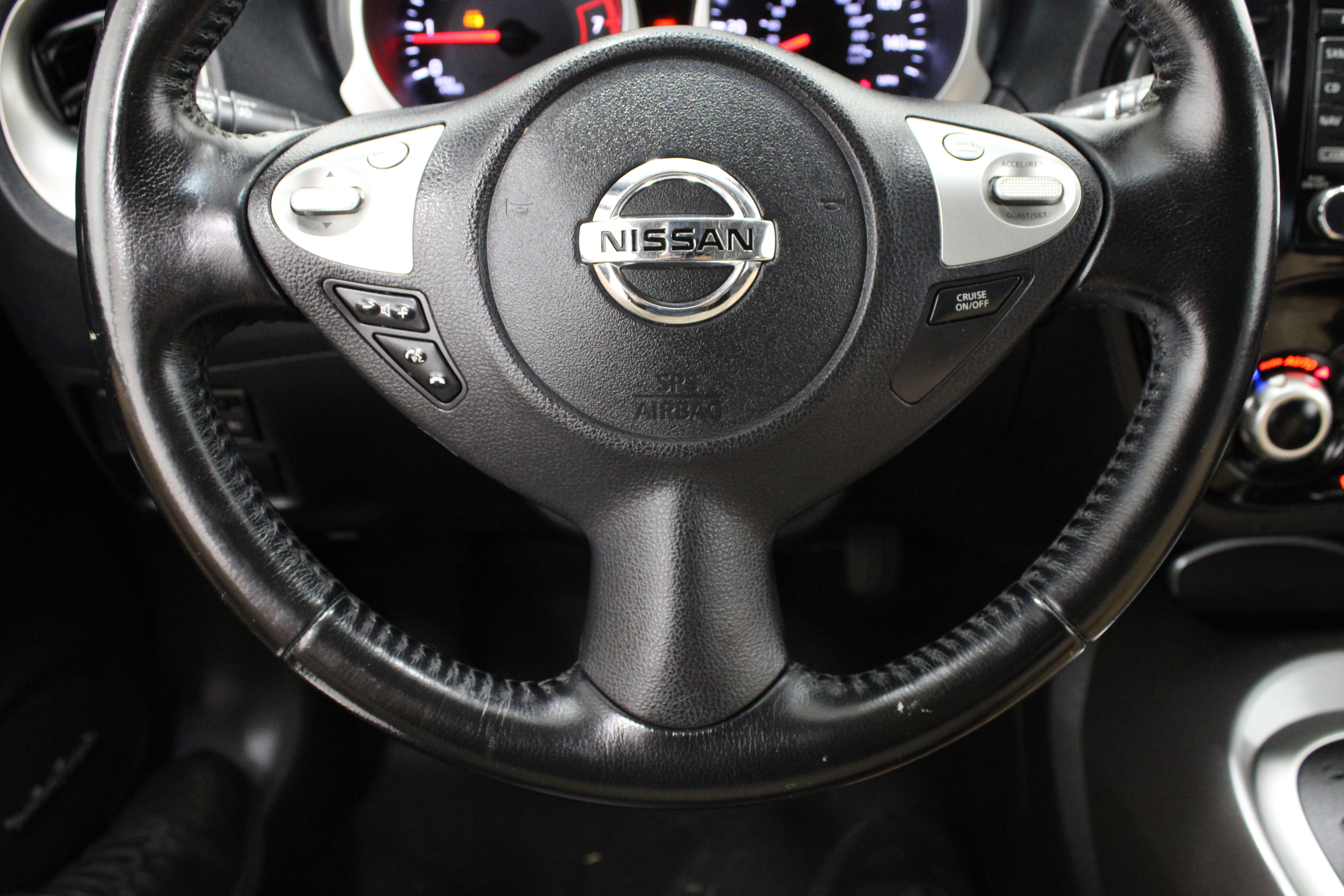 Used 2016 Nissan Juke SL FWD image 25