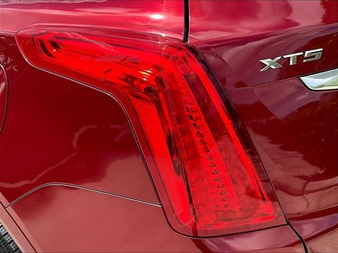 Used 2019 Cadillac XT5 FWD image 28