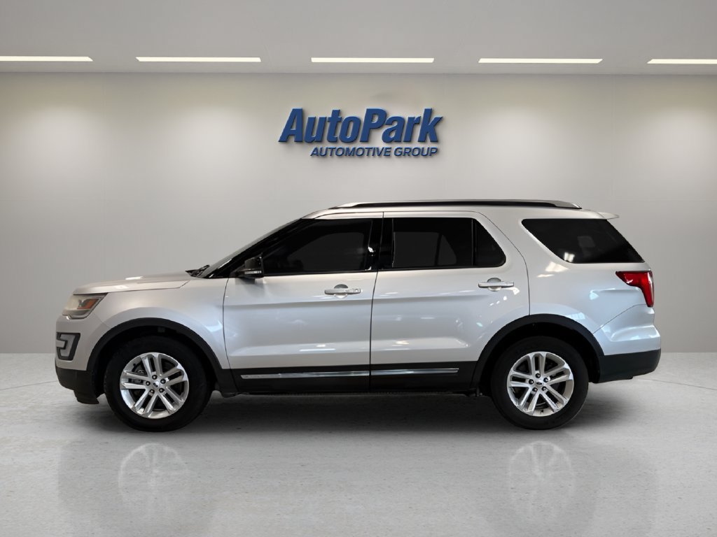 Used 2017 Ford Explorer XLT FWD image 4