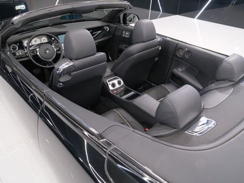 Used 2016 Rolls-Royce Dawn image 39