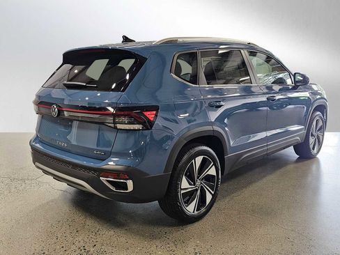 New 2025 Volkswagen Taos SE image 3