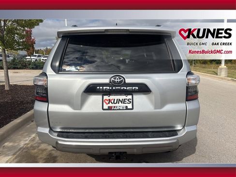 Used 2022 Toyota 4Runner TRD Off-Road Premium image 6
