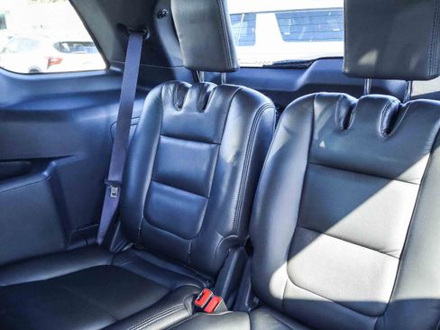 Used 2015 Ford Explorer XLT image 13