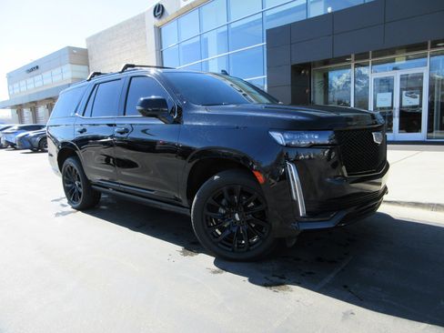 Used 2023 Cadillac Escalade Sport w/ LPO, ONYX Package image 14