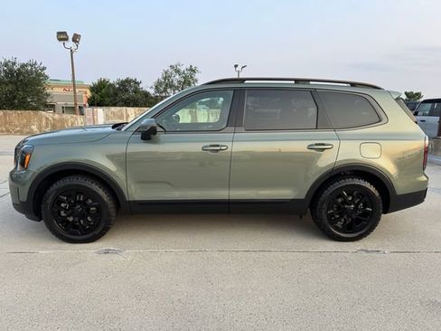 Used 2025 Kia Telluride AWD image 11