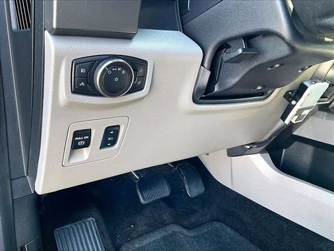 Used 2017 Ford F150 XLT w/ Equipment Group 302A Luxury AWD/4WD image 30