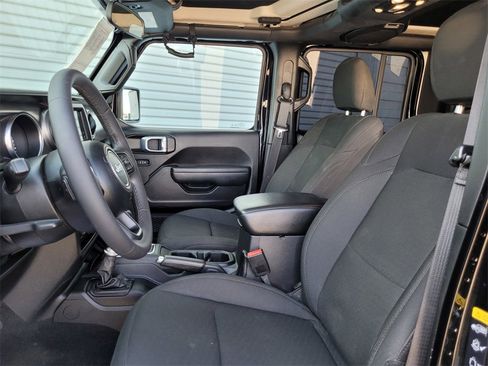 Used 2023 Jeep Gladiator Willys image 11