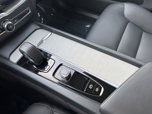 Certified 2025 Volvo XC60 B5 Plus image 24