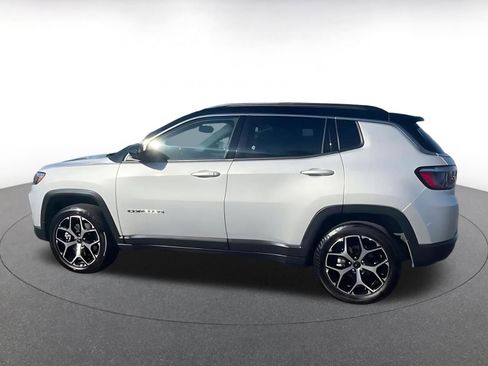 Used 2025 Jeep Compass Limited AWD/4WD image 9
