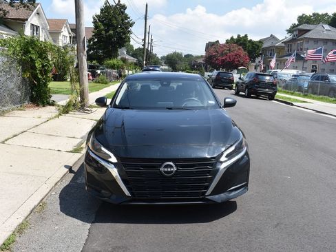 Used 2025 Nissan Altima 2.5 SV FWD image 2