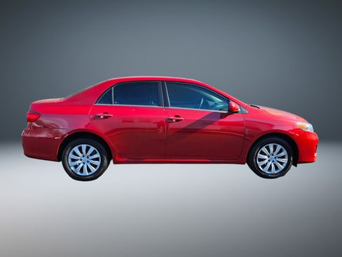 Used 2013 Toyota Corolla image 2