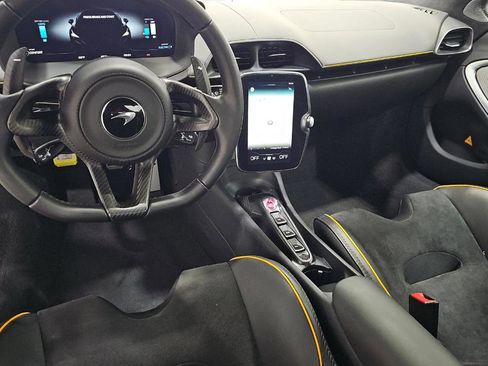 Used 2024 McLaren Artura RWD image 6