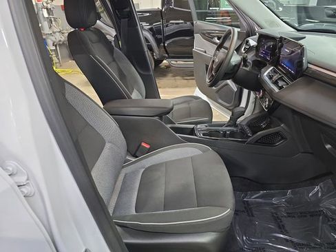 Used 2025 Chevrolet TrailBlazer LT AWD/4WD image 12