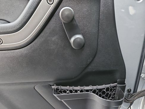 Used 2015 Jeep Wrangler Sport image 15