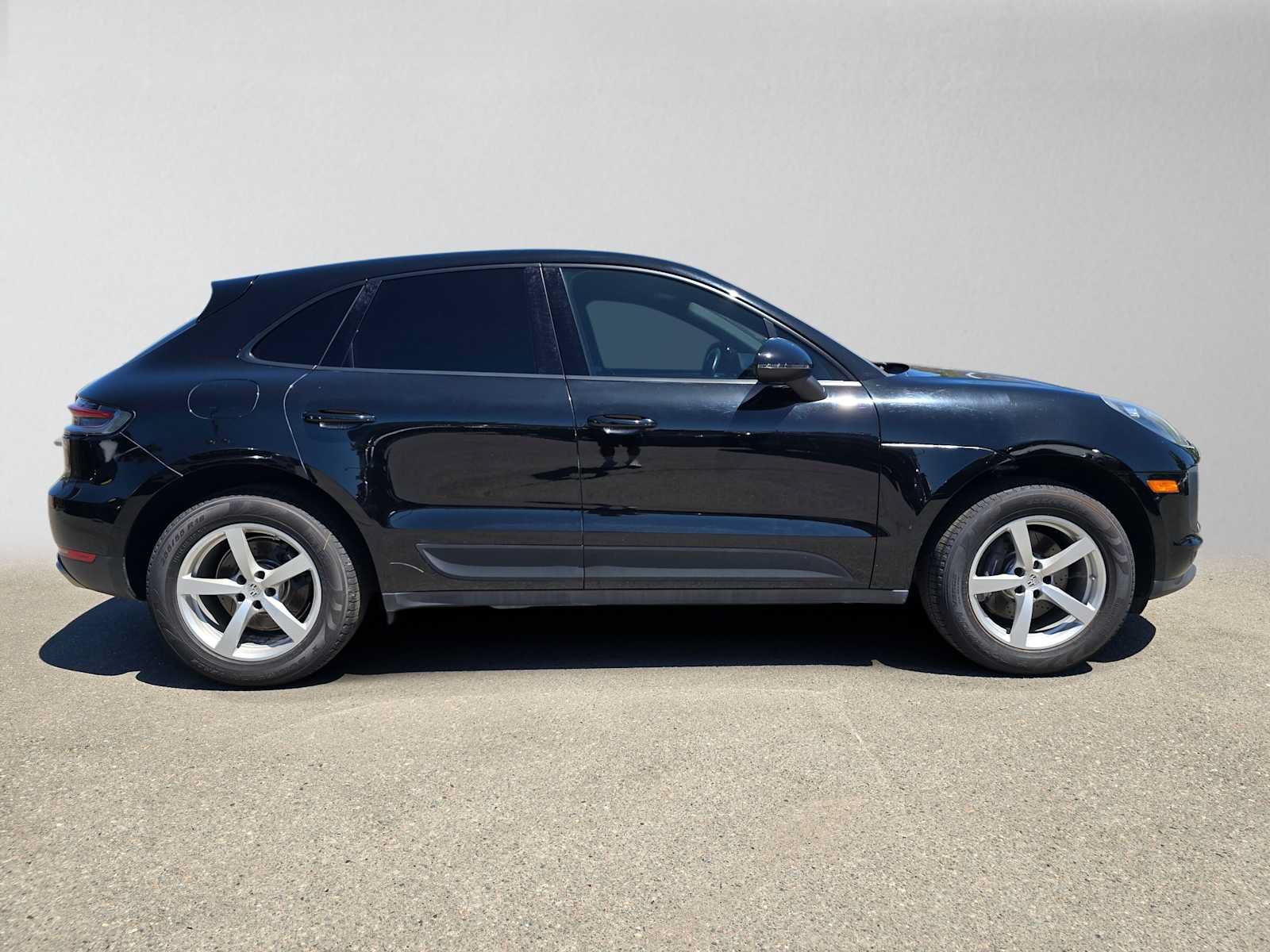 Used 2020 Porsche Macan AWD/4WD image 2
