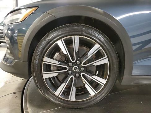 Used 2021 Volvo V60 T5 Cross Country image 29