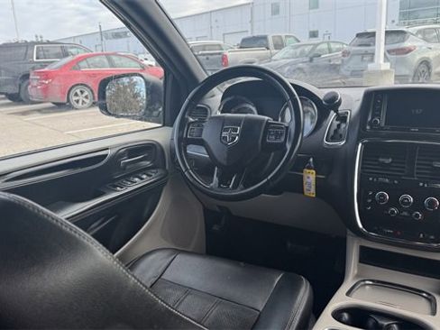 Used 2019 Dodge Grand Caravan SXT image 15