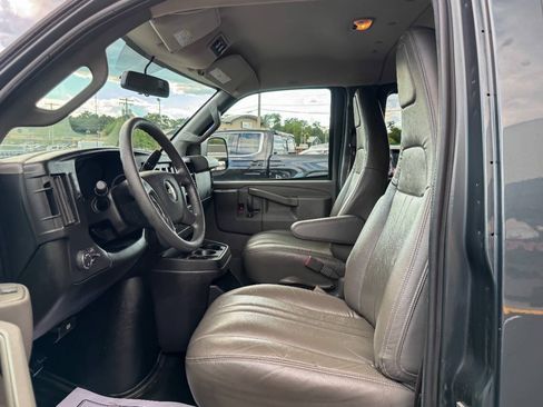 Used 2017 Chevrolet Express 3500 LS RWD image 22
